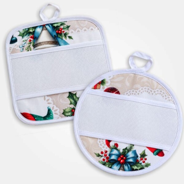 I Ricami del Cuore Guantoni e presine natalizie Set due presine Gnomi –XPNA52.19 2 I Ricami del Cuore Guantoni e presine natalizie Set due presine Gnomi –XPNA52.19 2